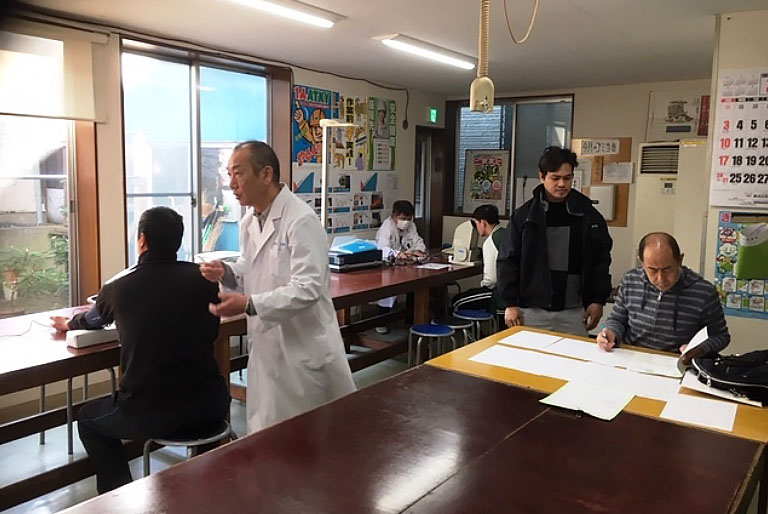 写真:内科検診