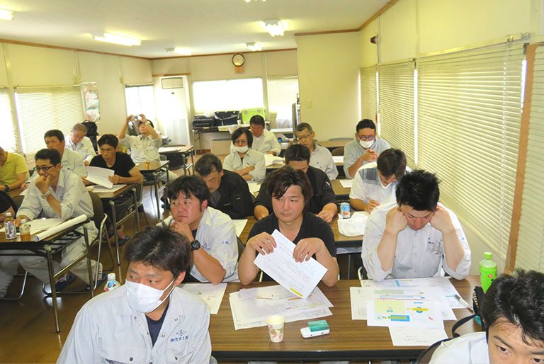 写真:前期総合研究会