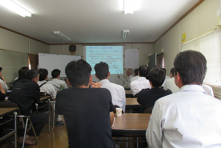 写真:前期総合研究会