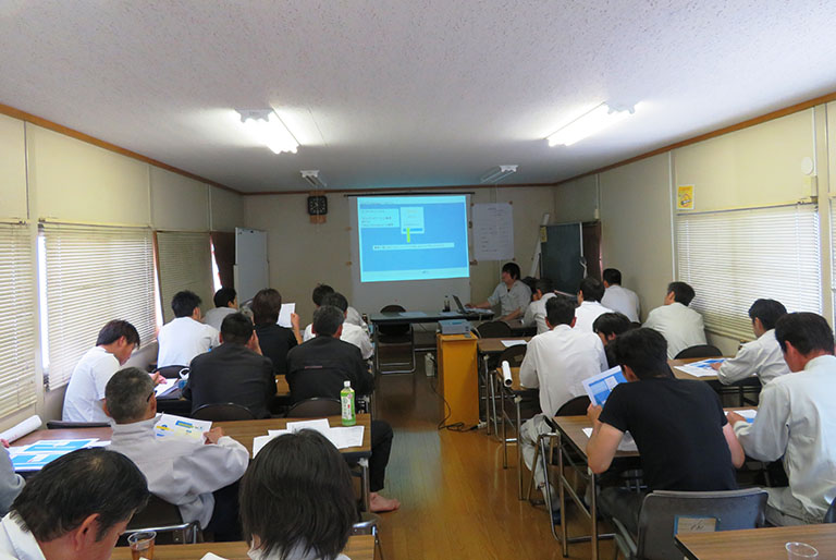 写真:前期総合研究会