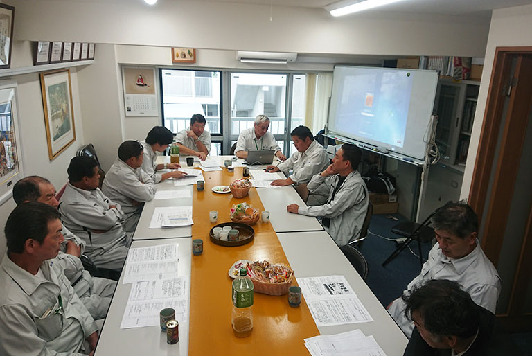 写真:パトロール反省会