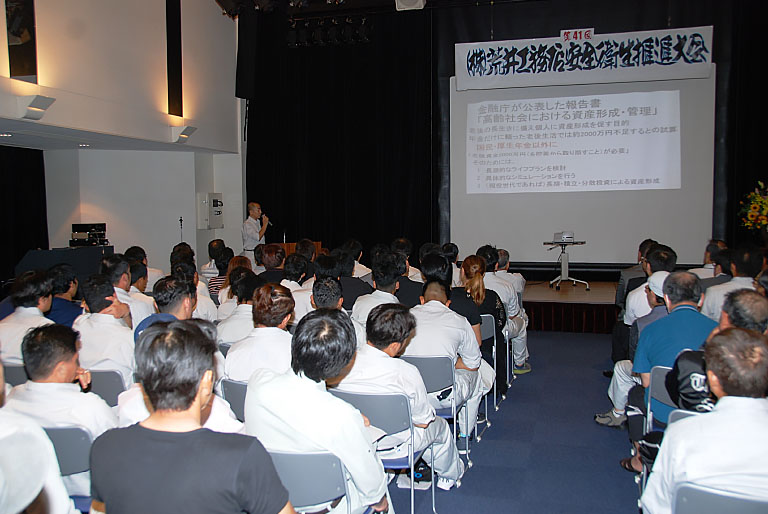 写真:総務部長