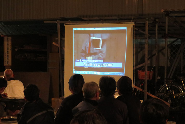 写真:安全帯使用強調教育